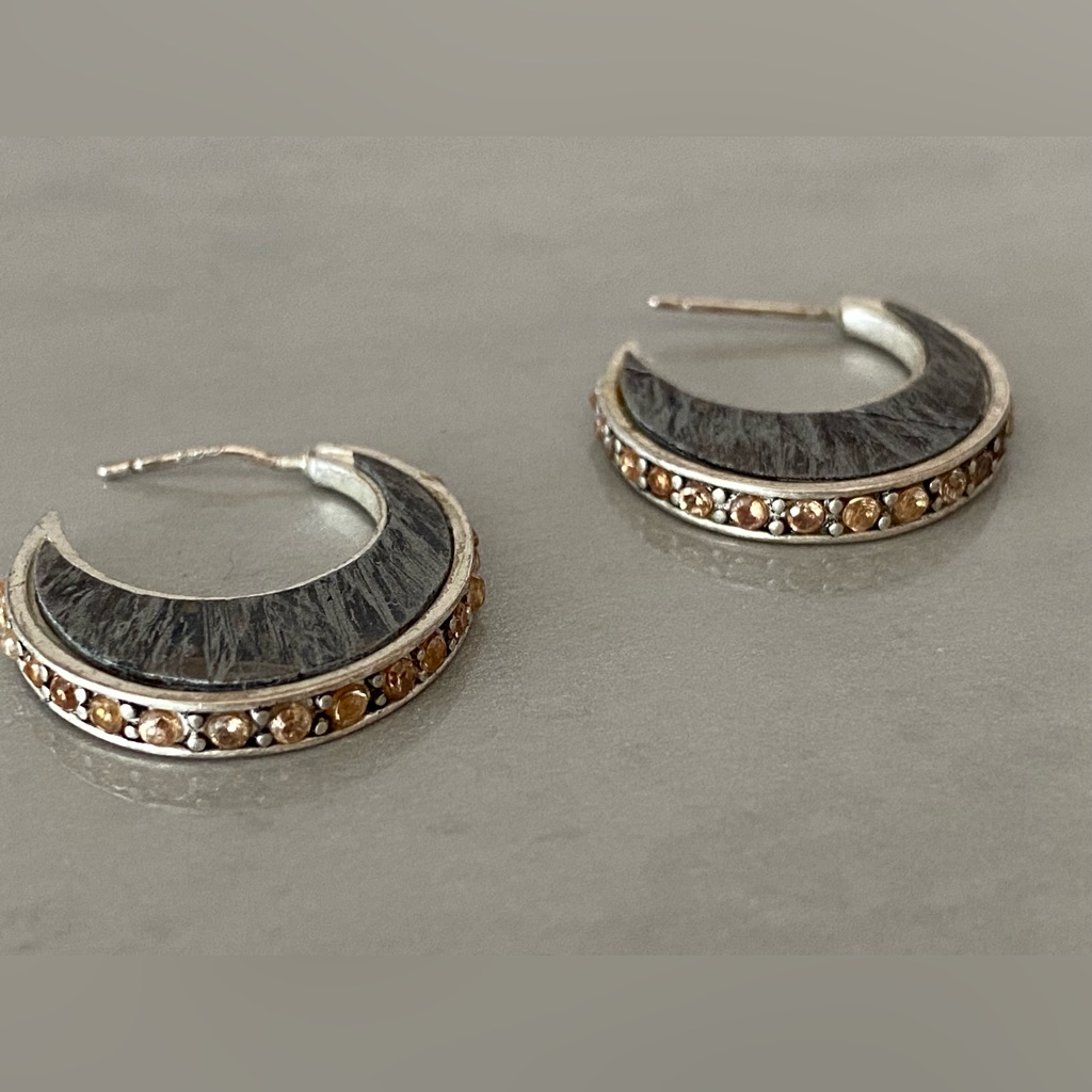 Cute Kenneth Cole Earrings, Gray, Silvertone And Gold Crystals